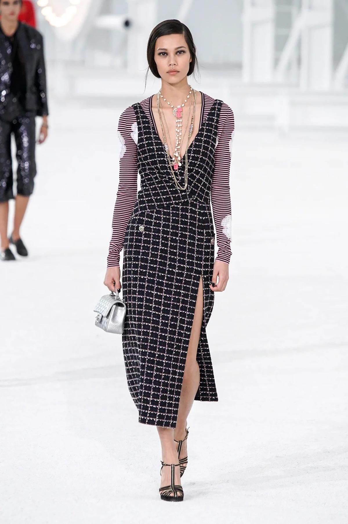 Cô từng xuất hiện trên sàn diễn thời trang của Chanel.
