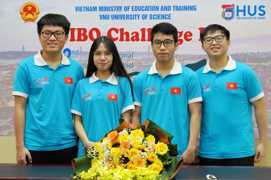 Sáu học sinh Việt Nam dự Olympic Toán học và Sinh học quốc tế 2021 đều giành huy chương