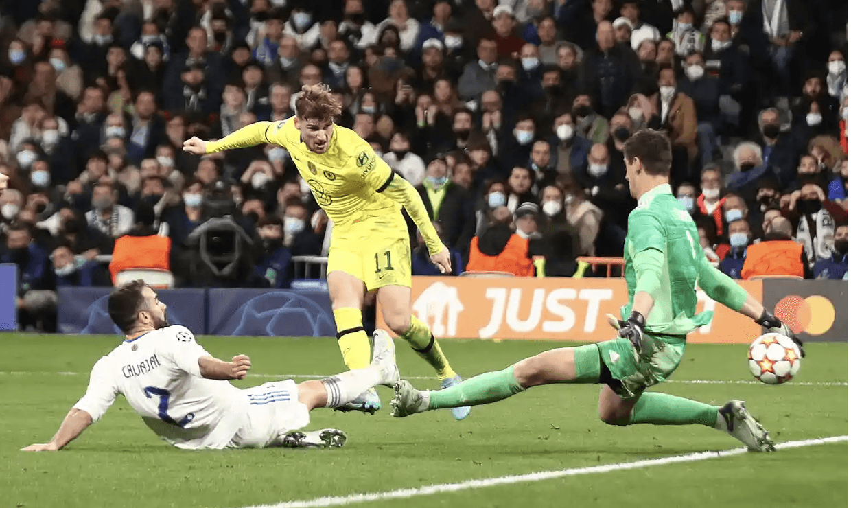 Bàn thắng trong hiệp phụ của Benzema biến Chelsea thành cựu vương