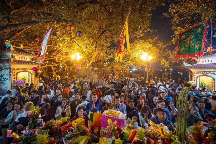 Chia sẻ trên Tạp trí Tri thức, chị Nguyễn Lụa (Hà Nội) thành tâm lễ Phủ dịp đầu năm mới. 