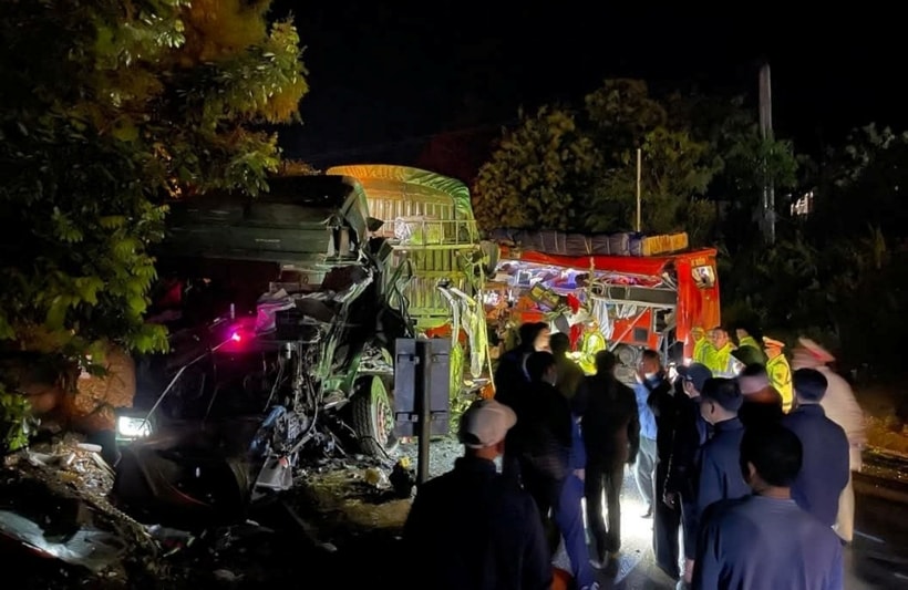 Hiện trường vụ tai nạn ở Sơn La, 6 người tử vong. Ảnh: VietNamNet