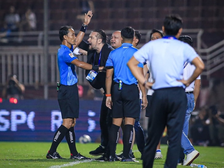Tổ trọng tài trận TP.HCM - Thanh Hóa bị kỷ luật - Ảnh 1.
