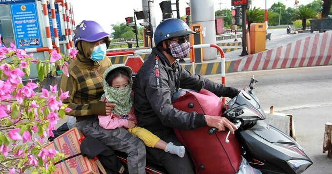 Những trường hợp chở ba người bằng xe máy mà không bị phạt? Ảnh minh hoạ