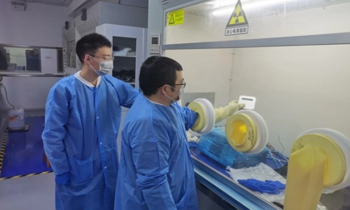 Pin hạt nhân được phát triển bởi nhóm nghiên cứu ở Đại học Sư phạm Tây Bắc tại Cam Túc. Ảnh: Xinhua