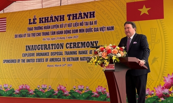 Đại sứ Mỹ tại Việt Nam Marc Knapper phát biểu tại lễ bàn giao cơ sở huấn luyện rà phá bom mìn cho Việt Nam tại Ba Vì, ngày 24/3. Ảnh: Đại sứ quán Mỹ tại Việt Nam