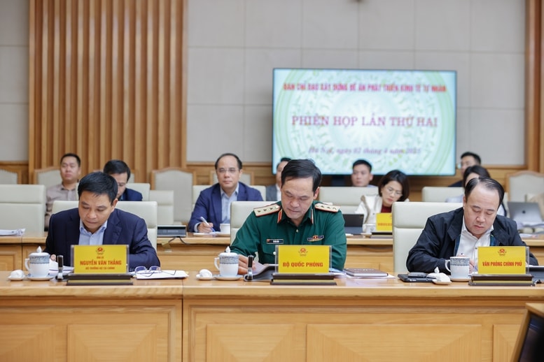 Thủ tướng: Phải đặt niềm tin, hy vọng, tạo động lực, truyền cảm hứng, tạo bước ngoặt về phát triển kinh tế tư nhân- Ảnh 5.