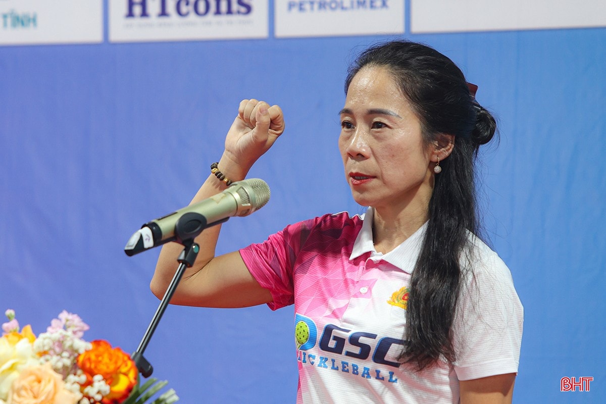 Đại diện các vận động viên tuyên thệ. Đại diện các vận động viên tuyên thệ.