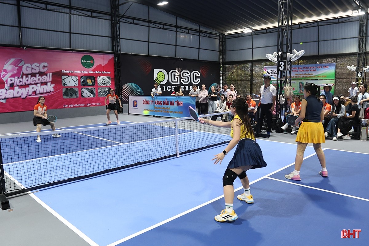 Các vận động viên thi đấu nội dung đôi nữ hạng A dưới 35 tuổi... bqbht_br_aimg-8370.jpg