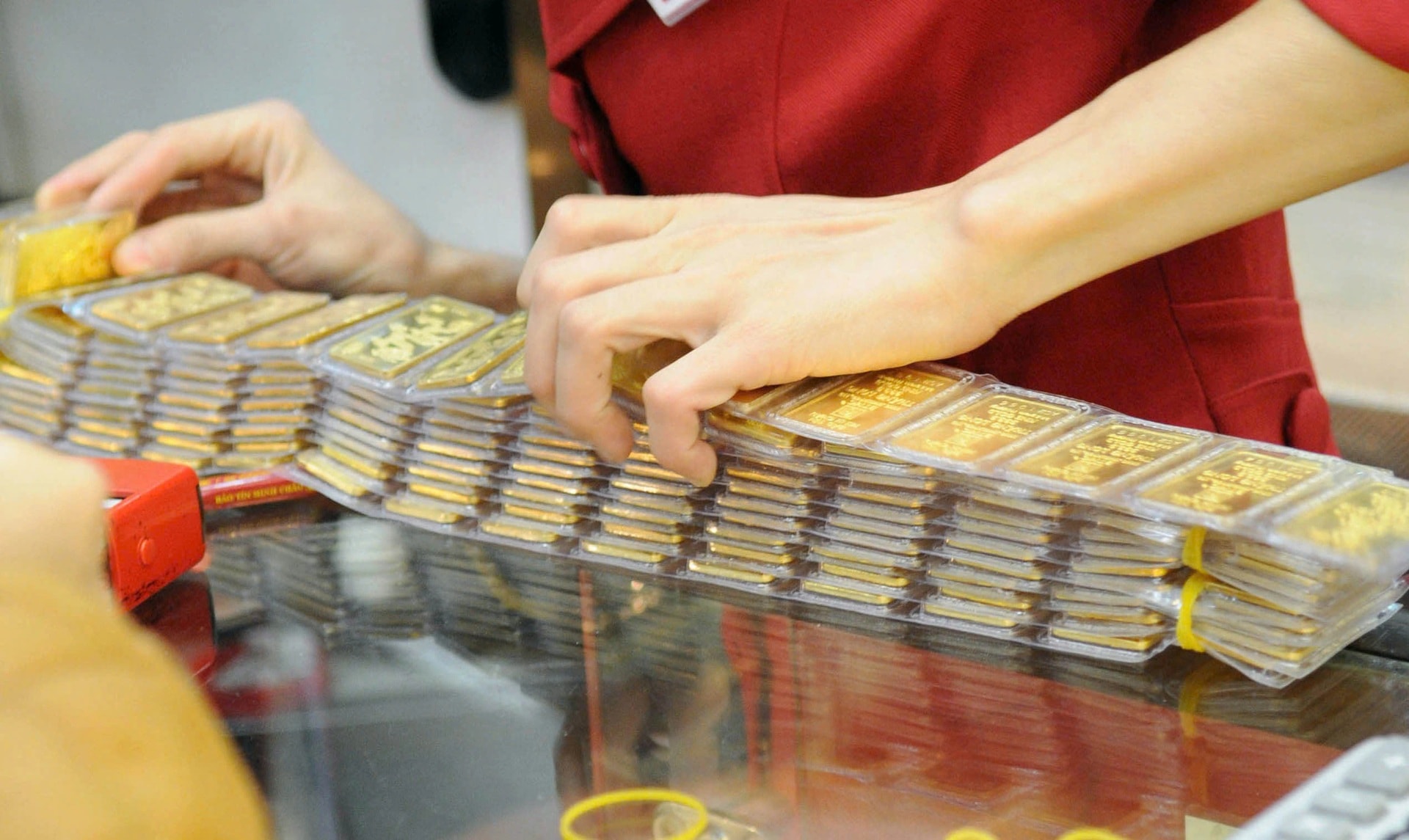 Giá vàng hôm nay (6-5): Thế giới tăng mạnh, trong nước giảm