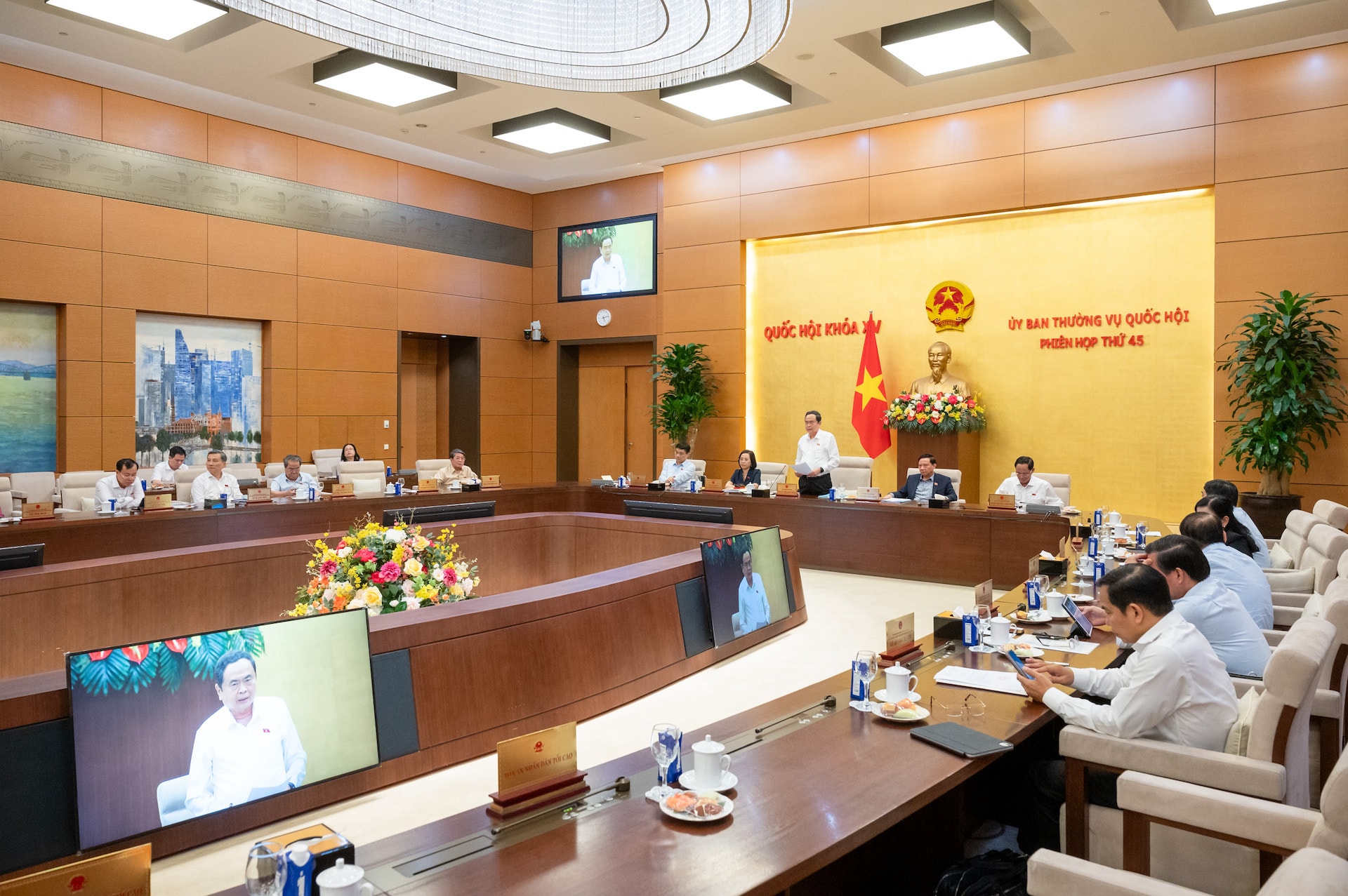 Bế mạc Phiên họp thứ 45 của Ủy ban Thường vụ Quốc hội