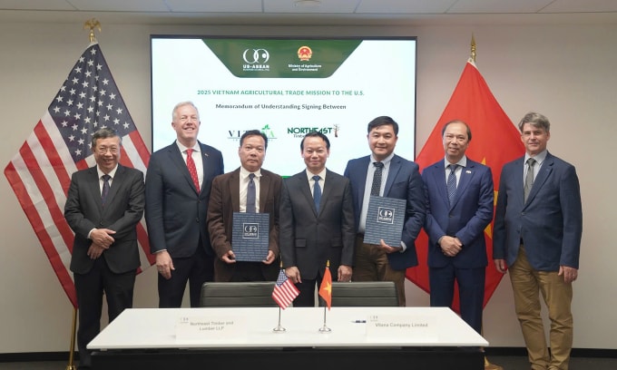 Bộ trưởng Đỗ Đức Duy và Chủ tịch USABC Ted Osius chứng kiến các lễ ký MOU giữa doanh nghiệp Việt Nam và Hoa Kỳ. Ảnh: Đoàn công tác