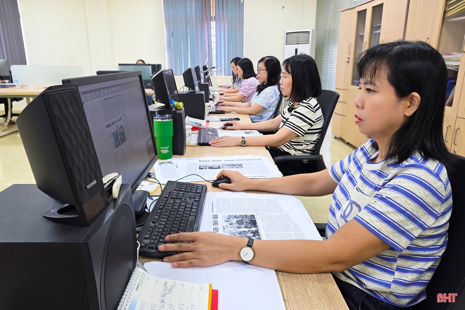 Bộ phận lên trang báo in. bqbht_br_ok.jpg