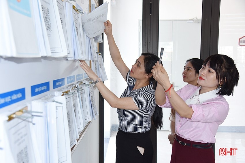 Vận hành trung tâm phục vụ hành chính công là một trong những nội dung trọng tâm trong đợt thử nghiệm lần này. bqbht_br_123.jpg