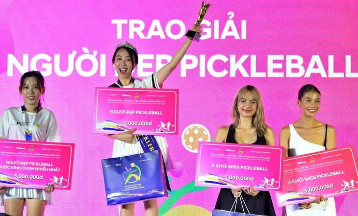 Trương Vinh Hiển ‘ăn 4’, làm lu mờ 5 ‘người đẹp pickleball’ - Ảnh 3.