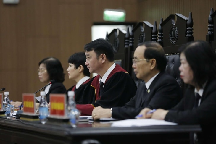 Hội đồng xét xử phiên tòa - Ảnh: GIANG LONG