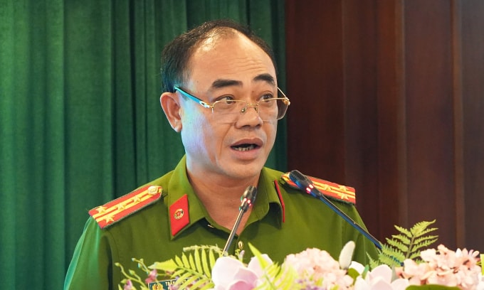 Đại tá Trần Hồng Phú, Phó Cục trưởng Cục Cảnh sát Quản lý hành chính về trật tự xã hội, Bộ Công an, phát biểu tại lễ ký kết hợp đồng triển khai dịch vụ xác thực điện tử thông qua VNeID, ngày 11/7/2025. Ảnh: Lưu Quý