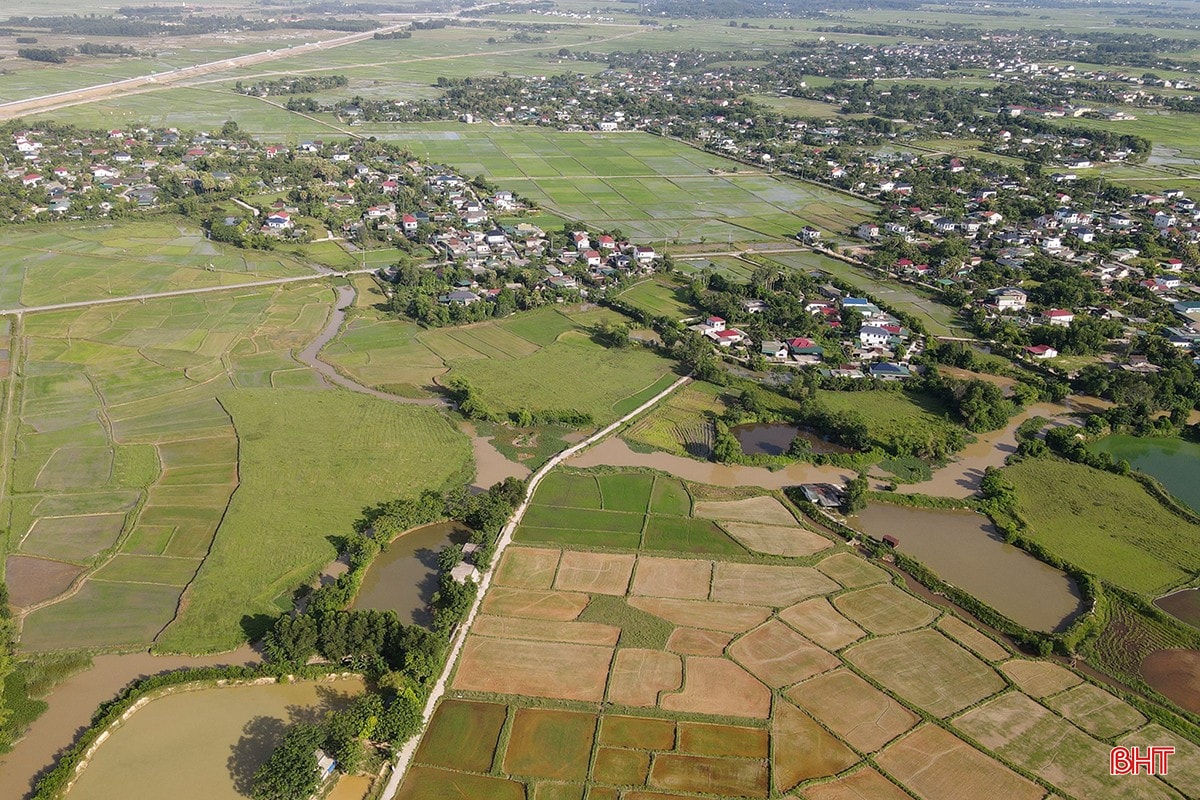 Với chiều dài 9,1 km dự án đường sắt tốc độ cao Bắc - Nam đi qua địa bàn, dự kiến sẽ ảnh hưởng tới 1.028 thửa đất với diện tích khoảng 71 ha của phường Hà Huy Tập. bqbht_br_duong-sat-toc-do-cao-qua-ha-tinh01.jpg