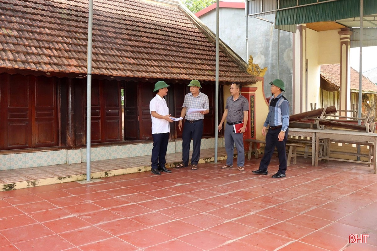 Đoàn công tác của xã Đức Quang khảo sát, xác định sơ bộ khối lượng GPMB nằm trong phạm vi ảnh hưởng dự án đường sắt tốc độ cao trên trục Bắc – Nam. bqbht_br_duong-sat-toc-do-cao-qua-ha-tinh.jpg