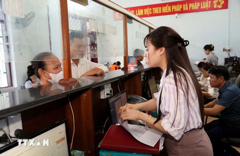 quang-tri-chinh-quyen-2-cap-di-vao-hoat-dong-doi-moi-vi-dan-phuc-vu-0107-2.jpg