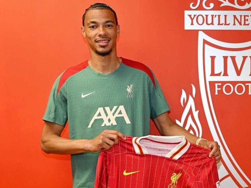 Hugo Ekitike (Frankfurt sang Liverpool): Chỉ trong một phiên chợ hè 2025, Liverpool lần lượt kích nổ hai bom tấn đắt giá nhất và nhì lịch sử CLB. Sau Florian Wirtz (125 triệu euro), đến lượt Ekitike gia nhập quân đoàn hùng mạnh của HLV Arne Slot với giá 95 triệu euro. Tổng cộng, Liverpool chi hơn 300 triệu euro để chiêu mộ tân binh trong hè này, con số cao nhất toàn châu Âu.