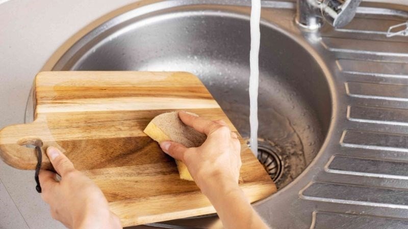 Nước nóng giúp thớt sạch và an toàn cho sức khỏe. Nước nóng giúp thớt sạch và an toàn cho sức khỏe.