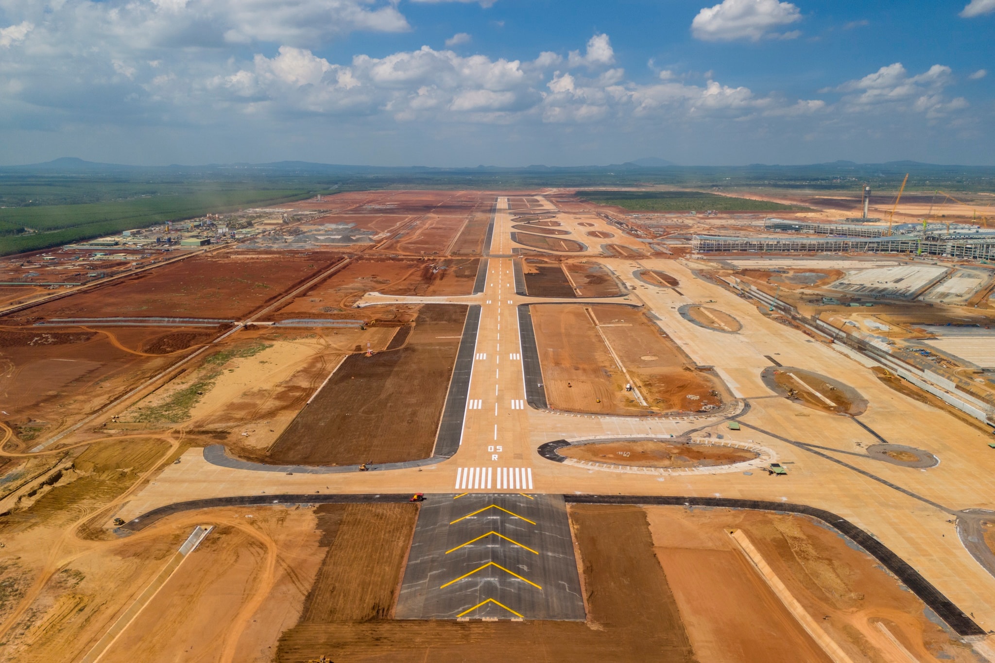 Hạng mục đường cất hạ cánh số 1 đã thông điện, 