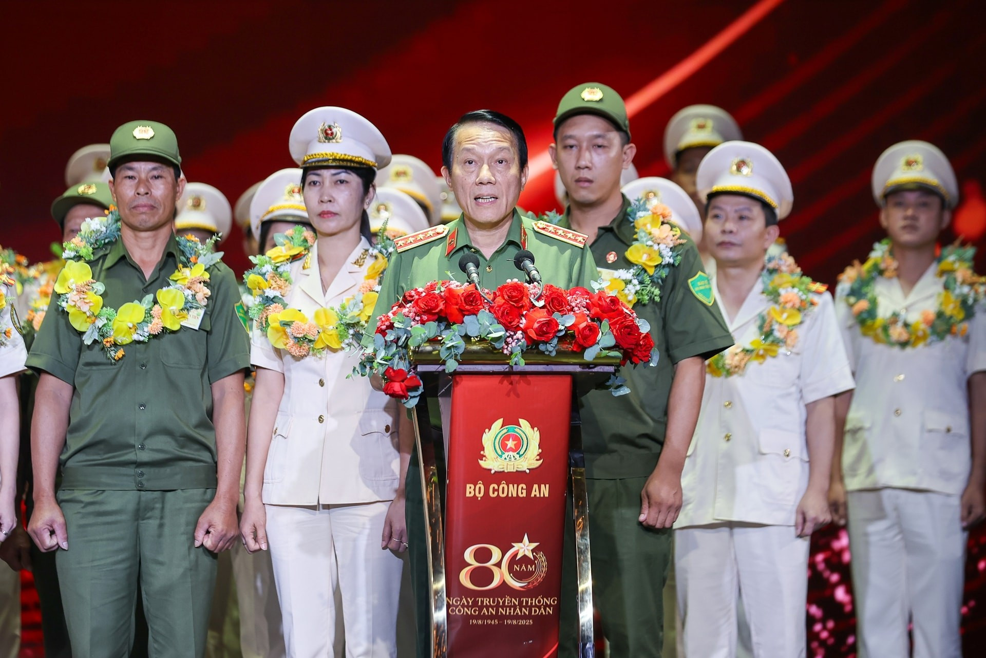 Bộ trưởng Bộ Công an Lương Tam Quang phát động phong trào thi đua 