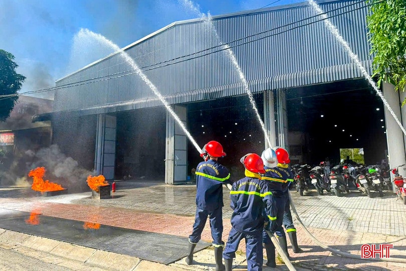 Diễn tập giúp cán bộ, nhân viên công ty nâng cao kỹ năng xử lý tình huống khẩn cấp, nắm vững quy trình thoát nạn. bqbht_br_c5.jpg