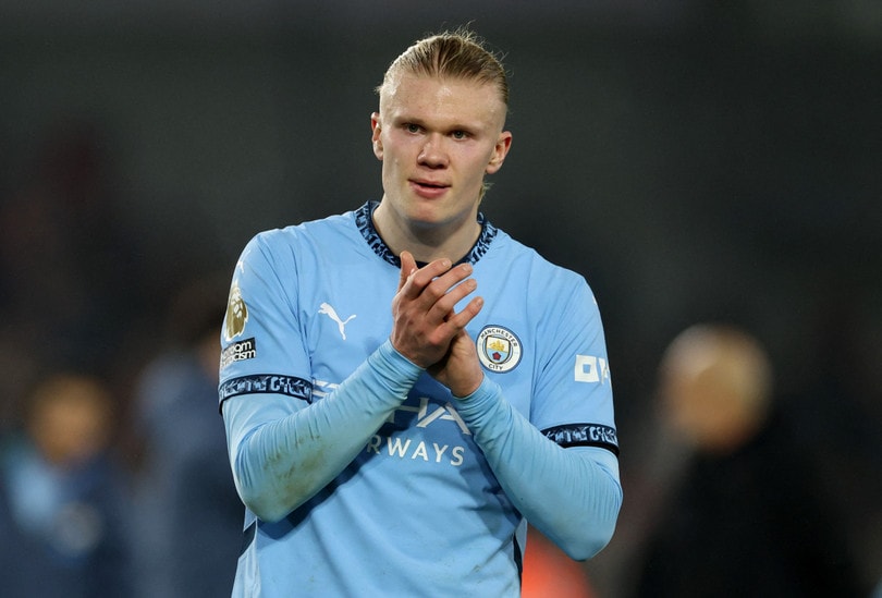 Erling Haaland được Man City trả 525.000 bảng mỗi tuần, mức lương cao nhất tại Premier League hiện tại. Chân sút người Na Uy vượt mốc 100 bàn cho đội nhà trên mọi đấu trường, trở thành tiền đạo số một của CLB trong hơn 2 năm qua.