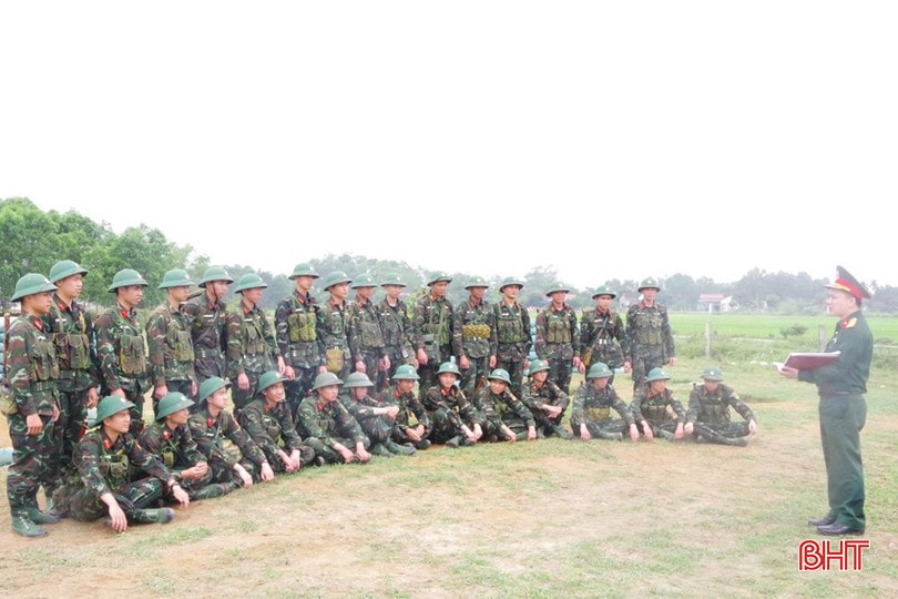 Đội ngũ cán bộ chủ trì Tiểu đoàn 2 (rung đoàn 841) tăng cường bám nắm theo dõi huấn luyện để tham mưu, đề xuất chủ trương, biện pháp lãnh đạo nâng cao chất lượng huấn luyện. bqbht_br_6.jpg