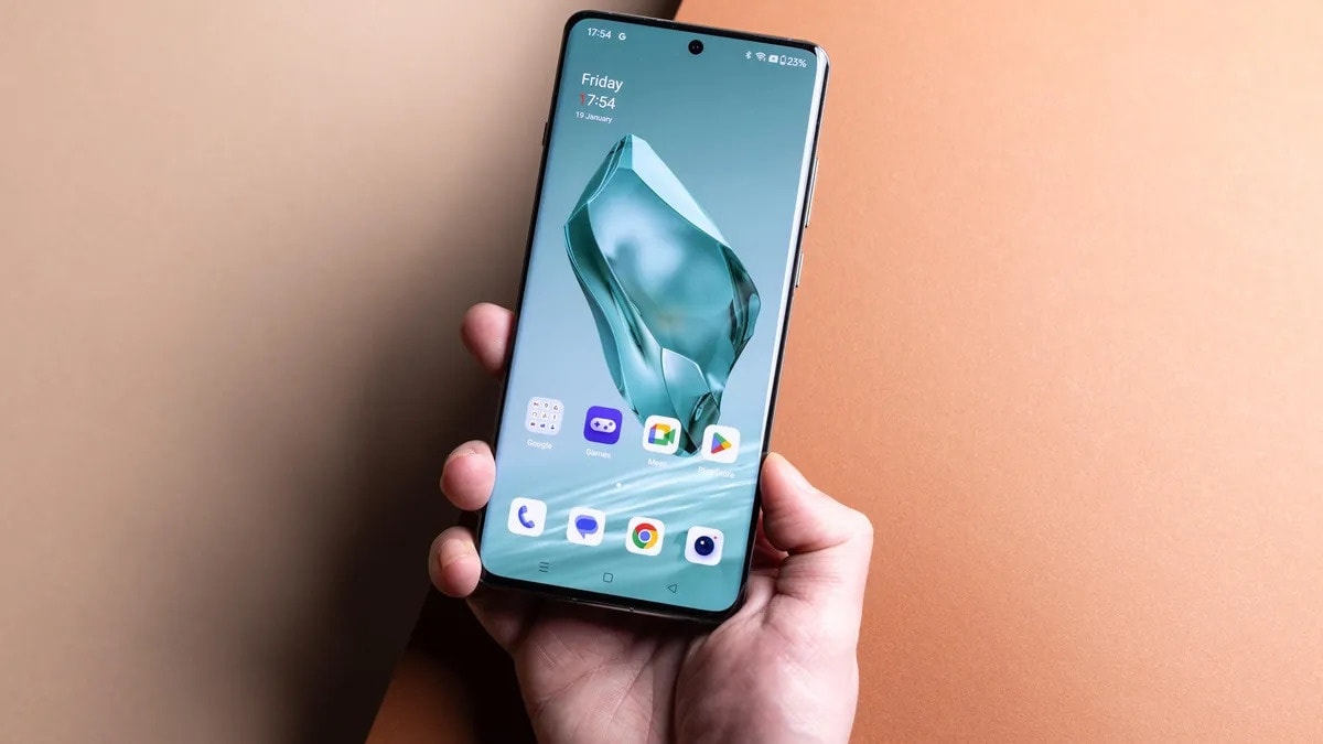 Xoá bớt dữ liệu sẽ giúp điện thoại chạy mượt mà hơn. Ảnh: CNET. Xoá bớt dữ liệu sẽ giúp điện thoại chạy mượt mà hơn. Ảnh: CNET.