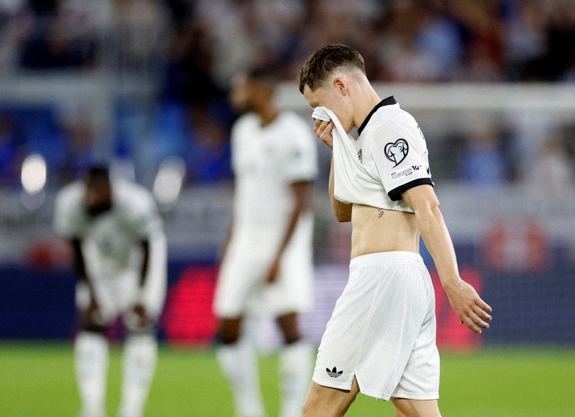 Florian Wirtz ôm đầu sau thất bại của Đức.