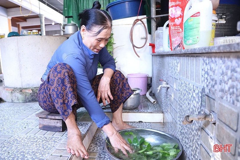 Gia đình bà Bùi Thị Nguyệt và các hộ dân được cấp nước ổn định ngay cả trong những ngày mưa bão.