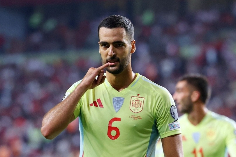 Mikel Merino, tiền vệ của Arsenal, có cú hattrick đáng nhớ.