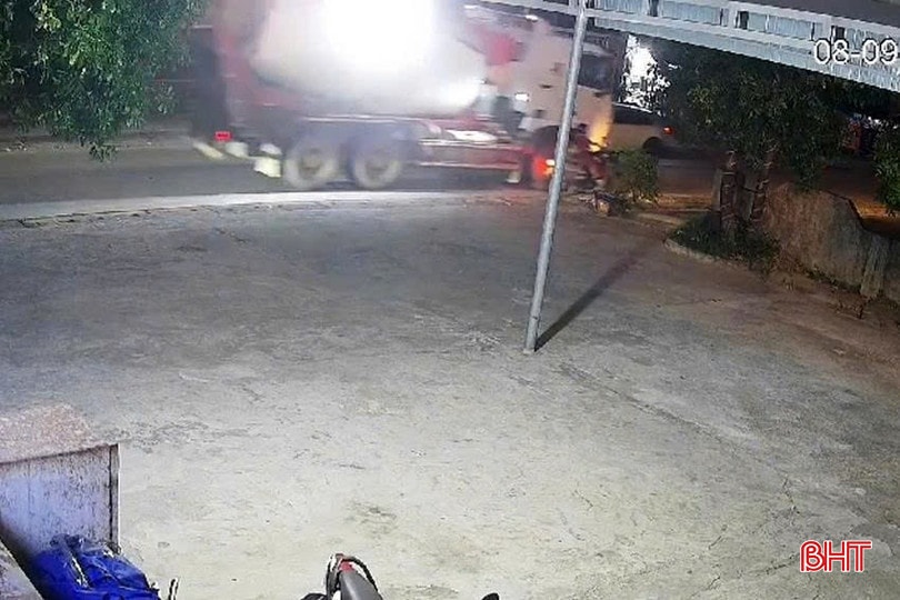 Vụ va chạm giữa xe bồn với xe máy ở phường Vũng Áng, tỉnh Hà Tĩnh khiến bé gái 8 tuổi tử vong thương tâm. bqbht_br_0c0d5bcc-d3e8-4e91-a06b-20b876680c4f.jpg