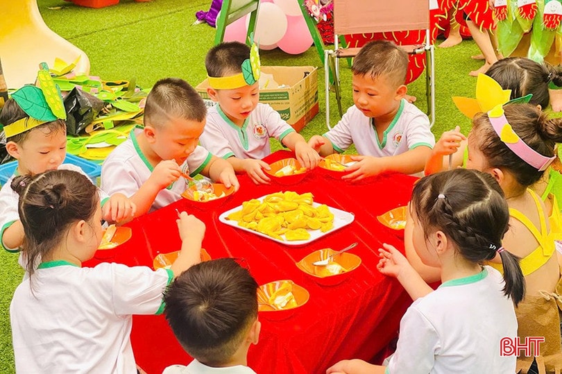 Quây quần cùng nhau khám phá hương vị của trái cây. bqbht_br_577eb346abaa20f479bb.jpg