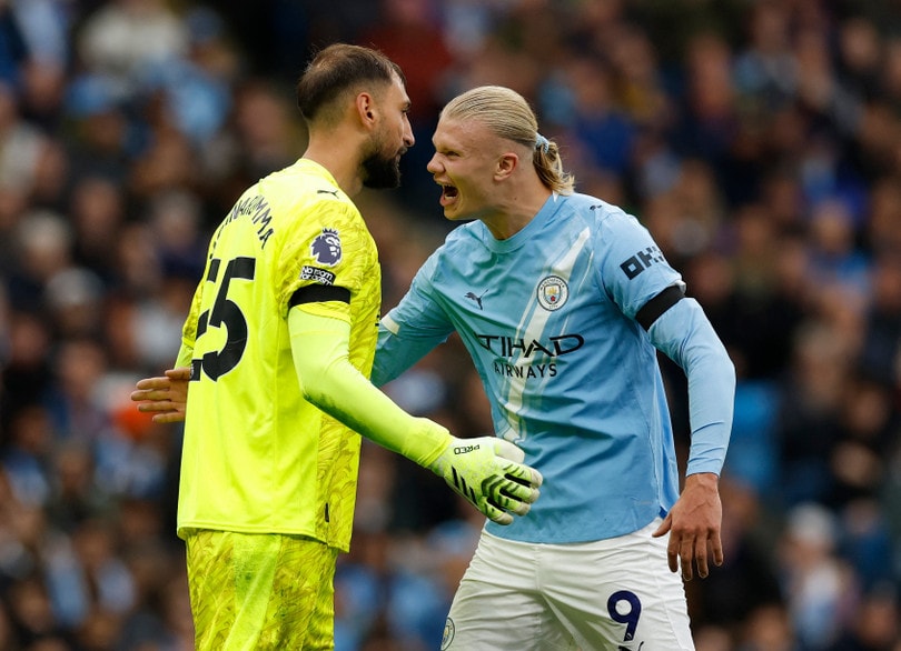 Man City nhấn chìm kình địch cùng thành phố.