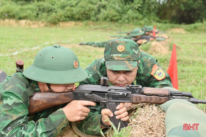 bqbht_br_tieu-doan-huan-luyen-co-dong-huong-ung-phong-trao-tdqt-bang-cach-luyen-can-gioi-ren-quan-nghiem-va-huan-luyen-theo-phuong-cham-co-ban-thiet-thuc-vung-chac.jpg