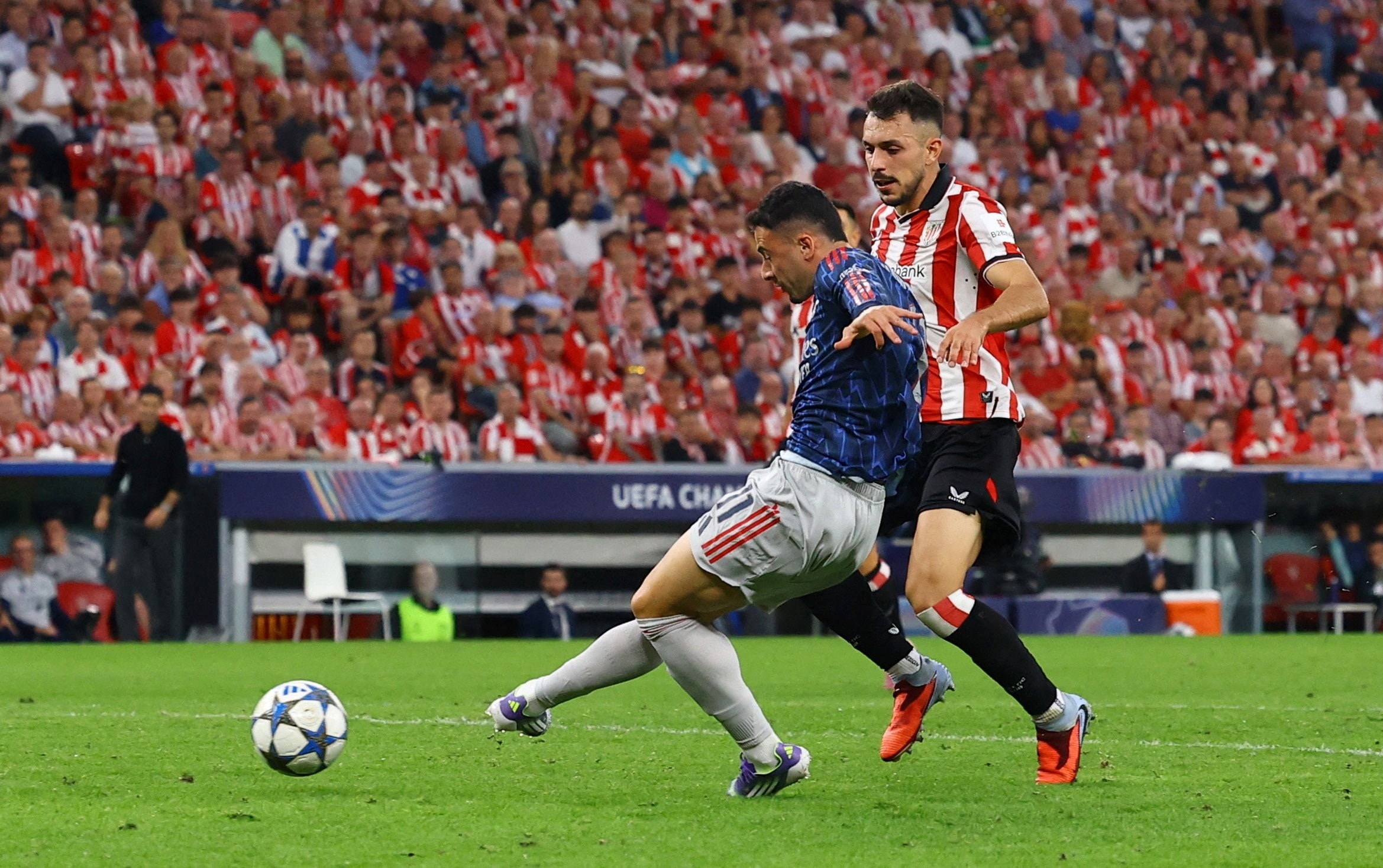 Martinelli toả sáng ngay sau khi vào sân trước Athletic Bilbao.