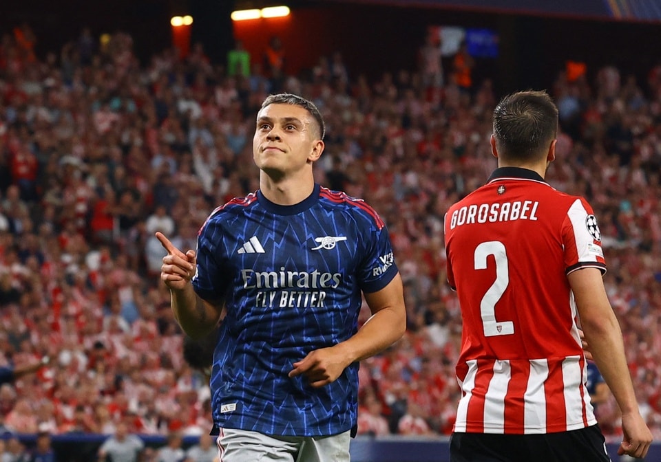 Trossard ghi bàn trong chiến thắng 2-0 của Arsenal trước Athletic Bilbao.