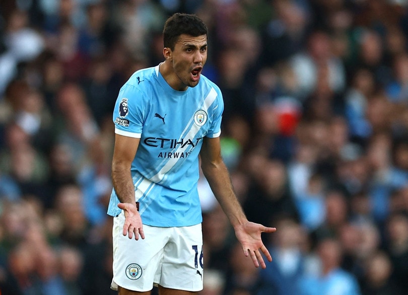 Man City của Pep Guardiola gây bất ngờ khi chơi tử thủ.