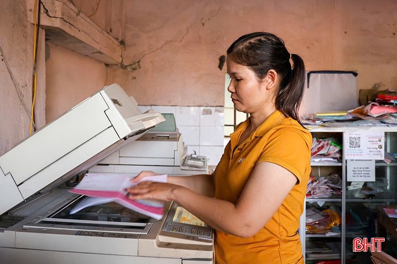 Là lao động tự do, chị Bùi Thị Lưu - người dân tổ dân phố 5 Đậu Liêu, phường Nam Hồng Lĩnh rất tin tưởng khi mấy năm nữa chị có thể được nhận lương hưu nhờ tham gia BHXH tự nguyện. bqbht_br_z7046348420138-5dc4ef486563b1051cb9400c4d34ccc7.jpg