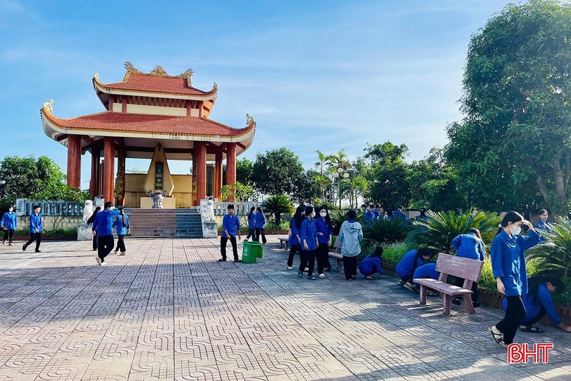 ĐVTN phường Hà Huy Tập ra quân vệ sinh môi trường. bqbht_br_0d1fd013-a863-4f5e-9f81-0dfcb55d5f2b.jpg