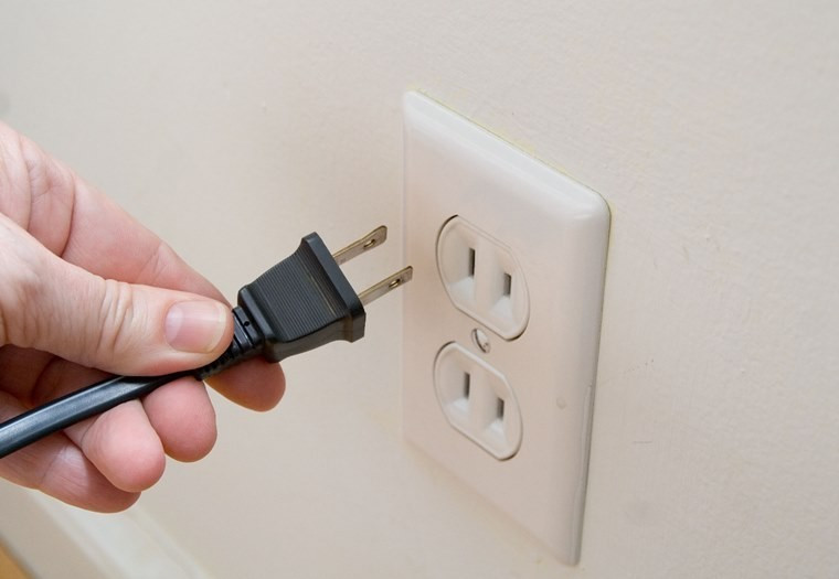 Cần lưu ý ngắt điện khi trời mưa bão để tránh nguy hiểm.