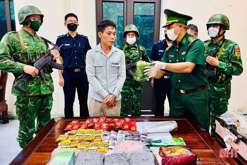 Lực lượng chức năng kiểm tra tang vật thu giữ bqbht_br_2.jpg