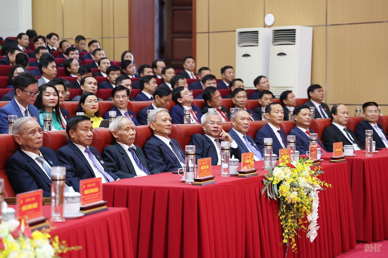 Các đồng chí nguyên lãnh đạo tỉnh dự Đại hội. image-3756.jpg