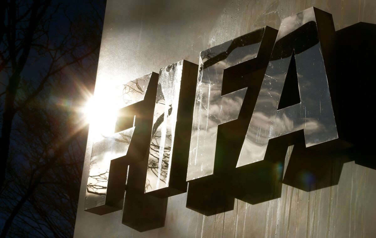 FIFA vừa trừng phạt LĐBĐ Malaysia. FIFA vừa trừng phạt LĐBĐ Malaysia.