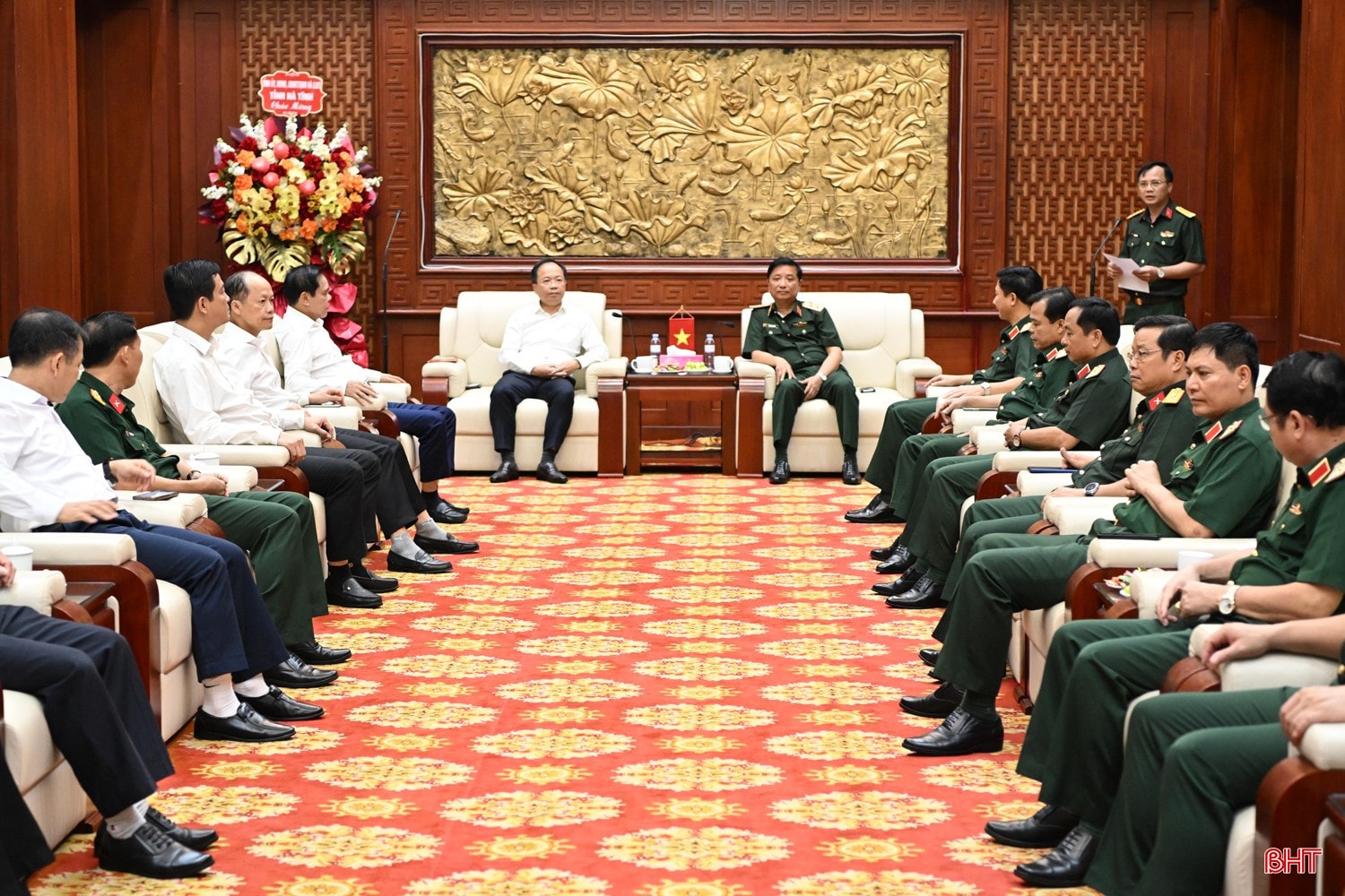 Đoàn công tác của Tỉnh ủy, HĐND, UBND, Ủy ban MTTQ tỉnh Hà Tĩnh chúc mừng cán bộ, chiến sỹ Bộ Tư lệnh Quân khu 4. bqbht_br_z9a-9255.jpg
