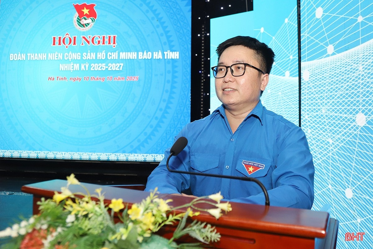 Bí thư Chi đoàn Báo Hà Tĩnh Phan Trọng Hùng trình bày dự thảo Báo cáo chính trị trình hội nghị. bqbht_br_img-0257.jpg