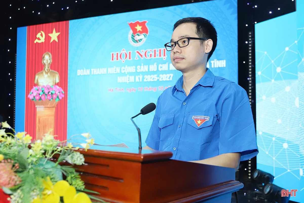 Đoàn viên Nguyễn Huy Quân trình bày tham luận: